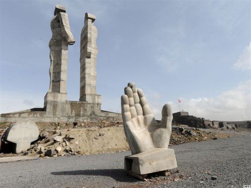 Mustafa Ozer Statue of Peace & Brotherhood by Mehmet Aksy Kars (Turkey)